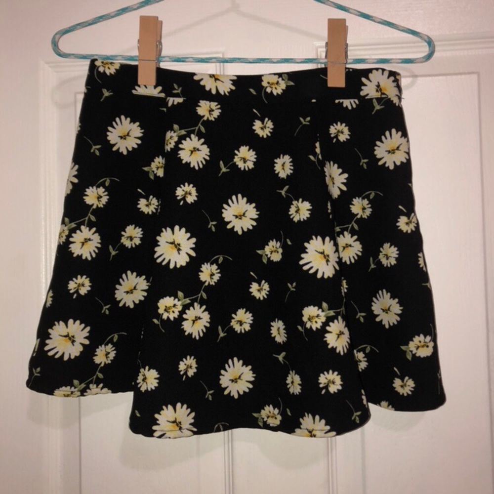 F21 Lazy-Daisy Skater Skirt